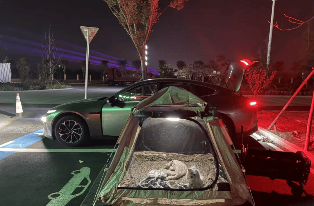 间年轻人旅行掀起“帐篷过夜”热潮开元棋牌不住酒店住帐篷！国庆期(图2)